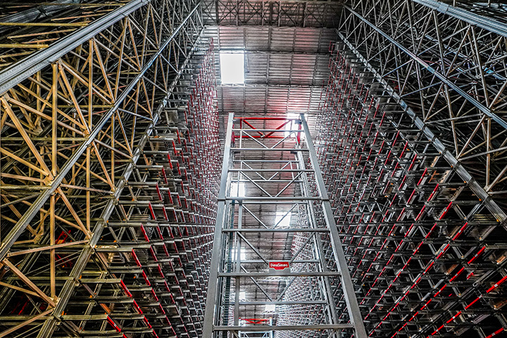 Un espace de stockage automatisé pour les profilés en aluminium